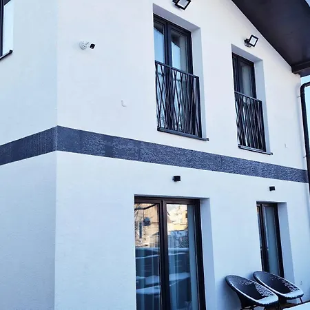 Gigi House Demanova *